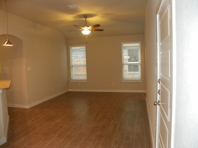 245-247 Hidden Springs Dr in Bastrop, TX - Foto de edificio - Building Photo