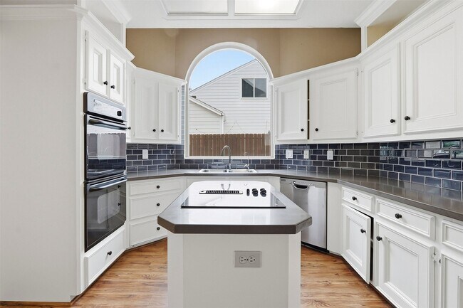 11930 Carriage Hill Dr in Houston, TX - Foto de edificio - Building Photo