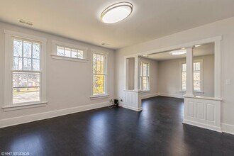 329 W Maple Ave in Libertyville, IL - Building Photo - Building Photo