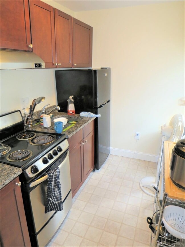4 Forster St, Unit 1 in Somerville, MA - Building Photo - Building Photo