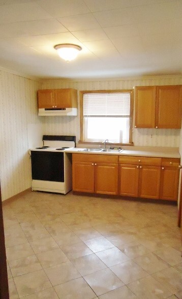 511 Hickory St, Unit Apt 3 in Old Forge, PA - Building Photo