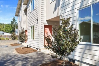 Sherman Townhomes in Sheridan, OR - Foto de edificio - Building Photo