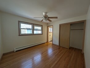 6537 N Natoma Ave, Unit 2 in Chicago, IL - Foto de edificio - Building Photo