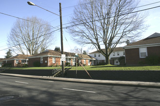 Britney Forest Apartments in Portland, OR - Building Photo - Building Photo