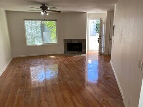 8442 Via Sonoma in La Jolla, CA - Building Photo - Building Photo