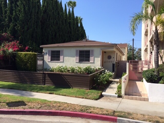 10957 National Blvd in Los Angeles, CA - Building Photo