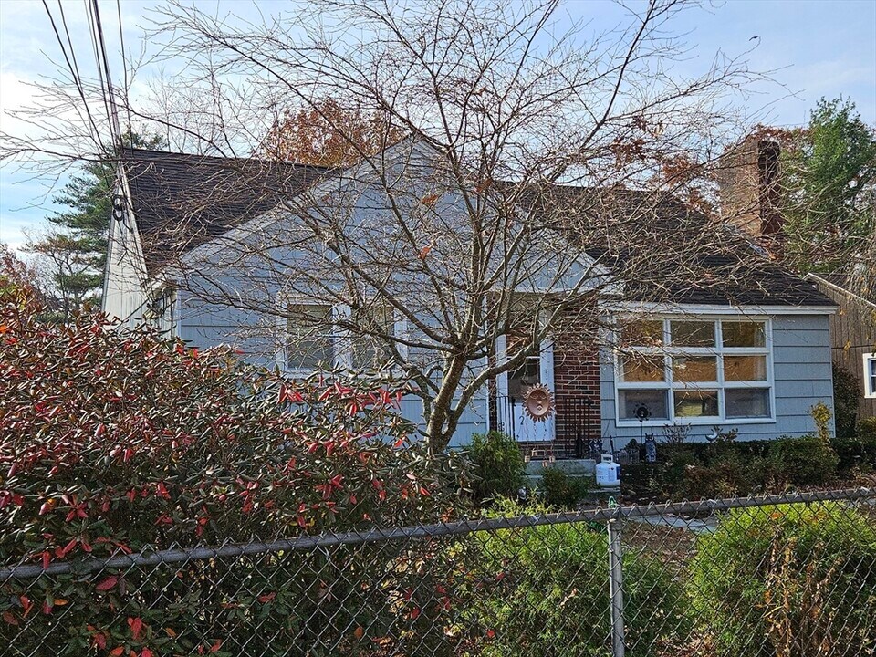 71 Chapel St in Shirley, MA - Building Photo