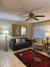 3362 Cynthia Ln, Unit 107 in Lake Worth Beach, FL - Building Photo - Building Photo