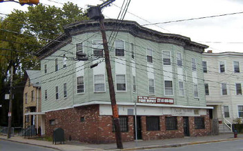 372-374 Washington St in Somerville, MA - Foto de edificio - Building Photo