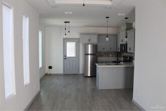 8 Ozark Ave in McAllen, TX - Building Photo - Building Photo