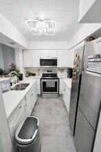 8460 SW 154th Circle Ct, Unit 121 in Miami, FL - Building Photo - Building Photo