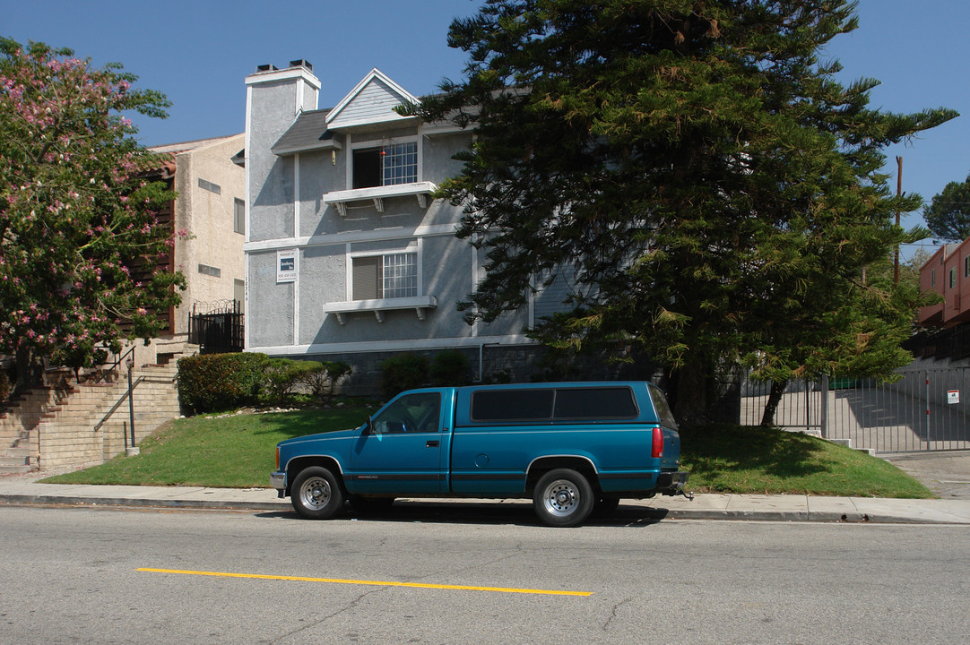 10346 Commerce Ave in Tujunga, CA - Foto de edificio