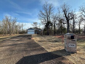 17030 Oak Ridge Cir in Oklahoma City, OK - Building Photo