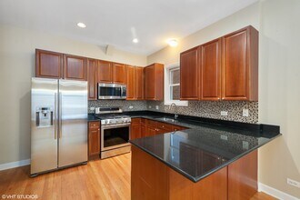882 W Lill Ave in Chicago, IL - Building Photo - Building Photo