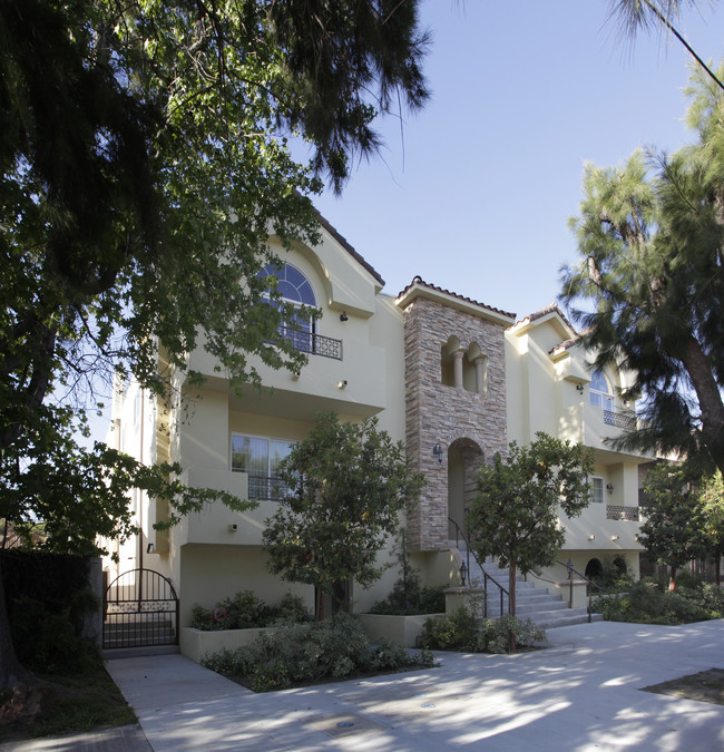 13150 Riverside Dr in Sherman Oaks, CA - Foto de edificio - Building Photo