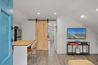 217 N Granados Ave in Solana Beach, CA - Building Photo - Building Photo