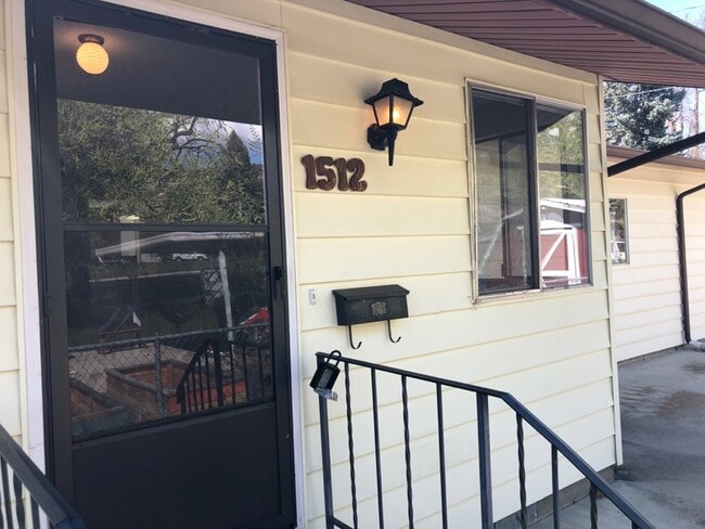 property at 1512 W Dewey St