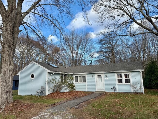 74 Grove Beach Rd N in Westbrook, CT - Building Photo - Building Photo