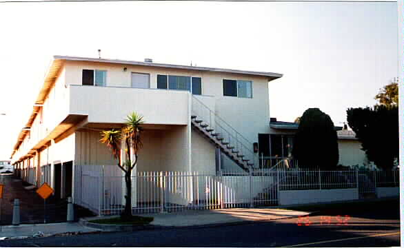 703 James St in Costa Mesa, CA - Building Photo - Building Photo