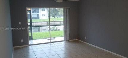8040 N Colony Cir in Tamarac, FL - Building Photo - Building Photo