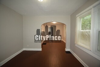 925 N Gladstone Ave in Indianapolis, IN - Building Photo - Building Photo