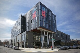 Q21 in Portland, OR - Building Photo