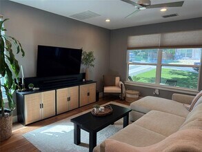 407 Post Rd Dr in Austin, TX - Building Photo - Building Photo