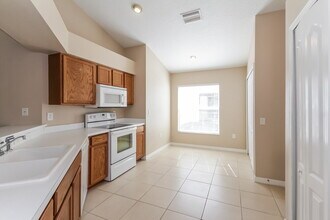 1609 Carson White Ln in Ruskin, FL - Foto de edificio - Building Photo