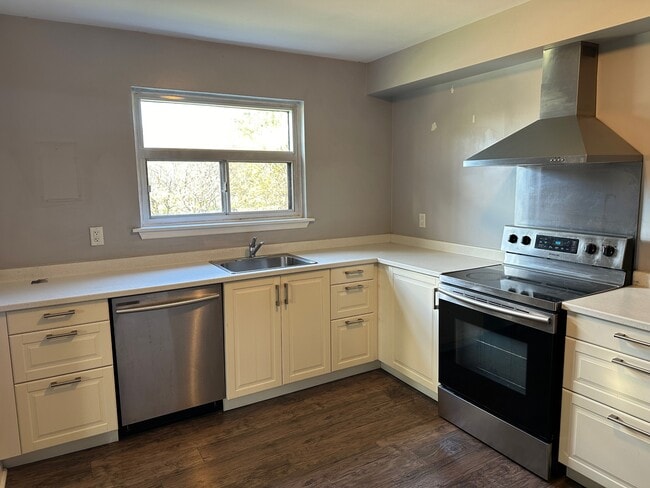 1033 Ravine Rd in Oshawa, ON - Building Photo - Building Photo