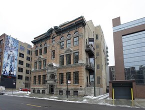 319 W Erie St in Chicago, IL - Building Photo - Building Photo