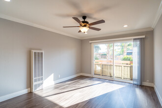 Stone Creek Apartments in Redwood City, CA - Building Photo - Interior Photo