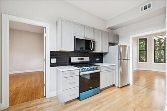 2058 N Albany Ave in Chicago, IL - Building Photo - Building Photo