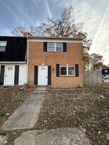 914 Anvil Rd in Fredericksburg, VA - Building Photo