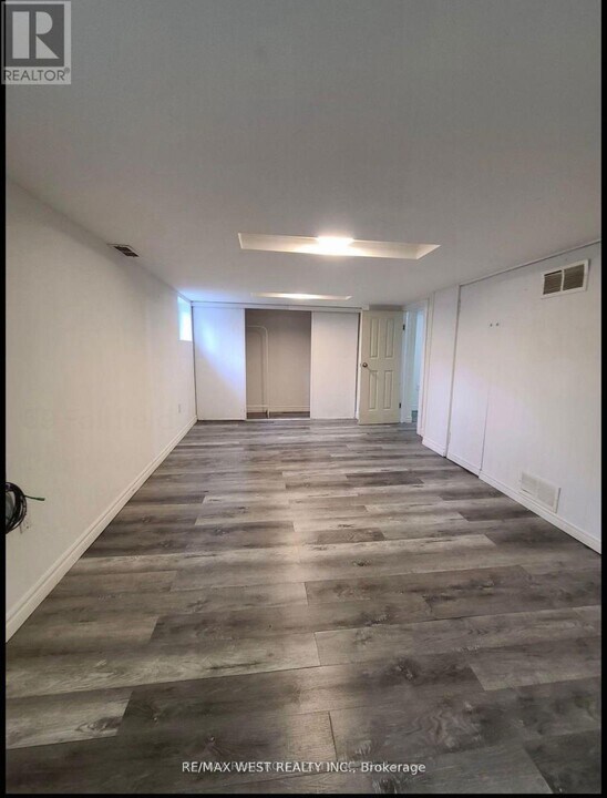 59 Fairfield Ave in Toronto, ON - Building Photo
