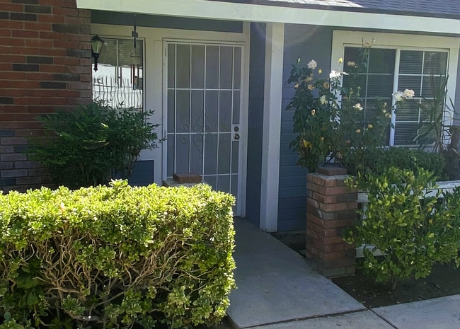 2600 Brookside Dr in Bakersfield, CA - Building Photo - Building Photo