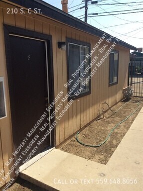 210 C St in Porterville, CA - Building Photo