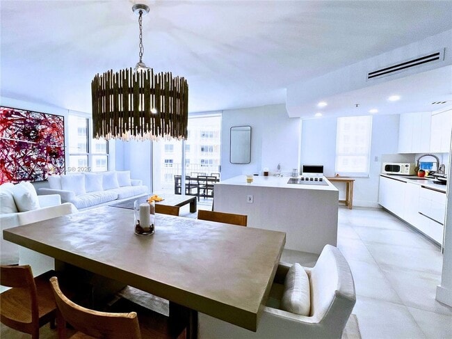 701 Brickell Key Blvd in Miami, FL - Building Photo - Building Photo