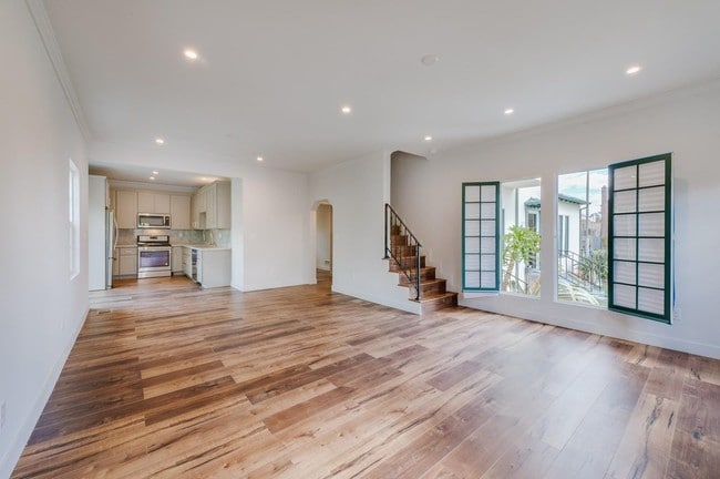 property at 5257 S San Vicente Blvd