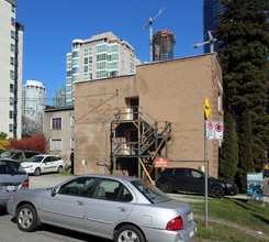 1104 Haro St in Vancouver, BC - Building Photo - Building Photo