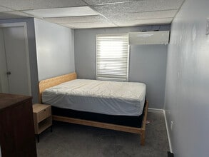 349 Naubuc Ave in Glastonbury, CT - Building Photo - Building Photo