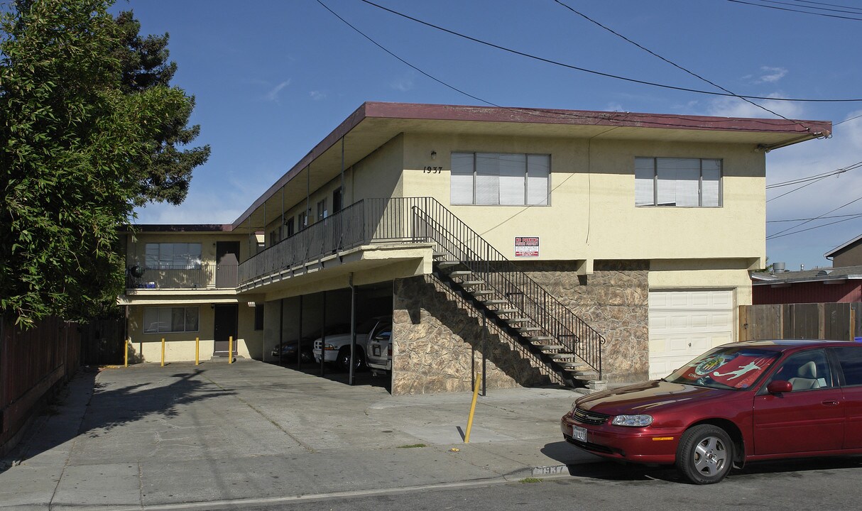 1937 Powell St in San Pablo, CA - Building Photo