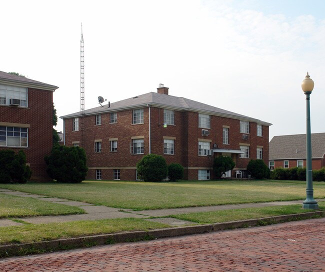 112 Harter Ave NW in Canton, OH - Building Photo - Building Photo