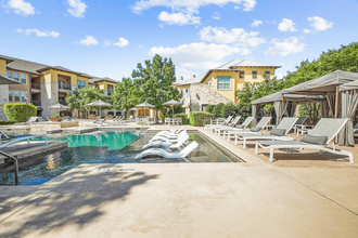 Grand at The Dominion Apartments in San Antonio, TX - Foto de edificio - Building Photo