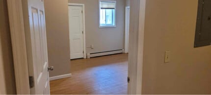 7 School St in Claremont, NH - Foto de edificio - Building Photo