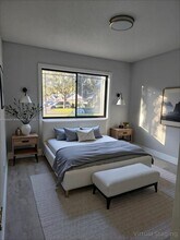 447 Lakeview Dr in Weston, FL - Building Photo - Building Photo