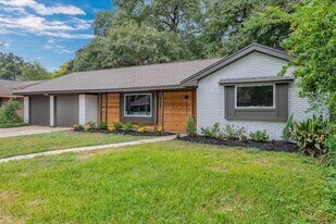 10058 Larston St in Houston, TX - Building Photo