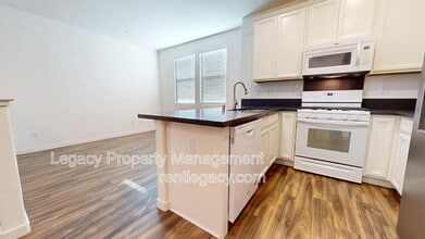 3998 E Commerce Way in Sacramento, CA - Building Photo - Building Photo