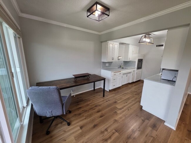 5390 E Oleta St in Long Beach, CA - Building Photo - Building Photo