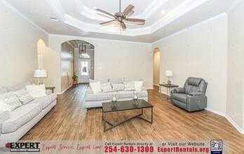 8110 Gold Dr in Killeen, TX - Foto de edificio - Building Photo