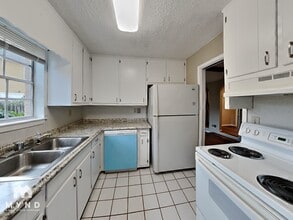 988 Hearthstone Dr in Stone Mountain, GA - Building Photo - Building Photo